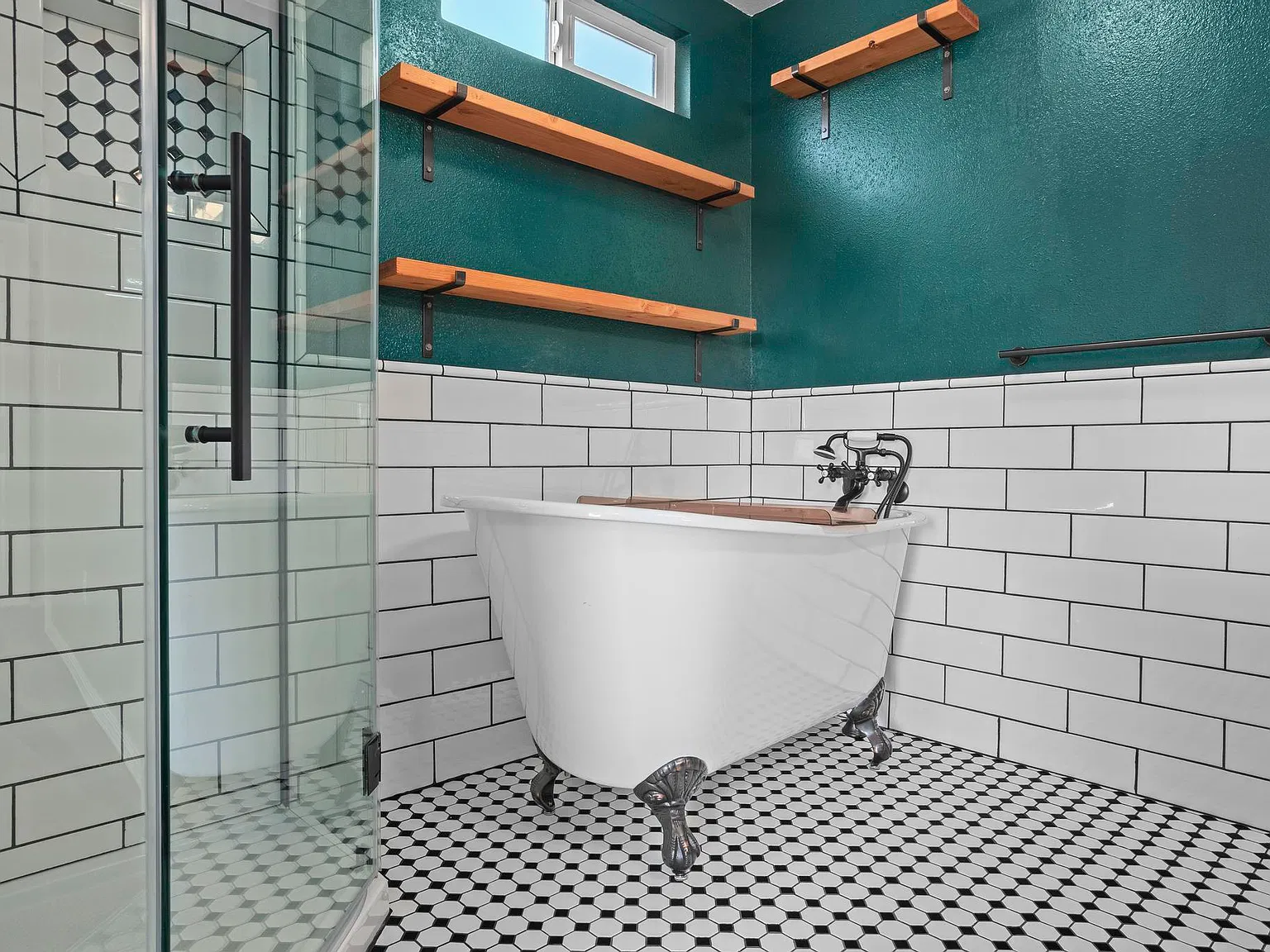 3 bed, 1319 sqft, $2,700 — Photo 3