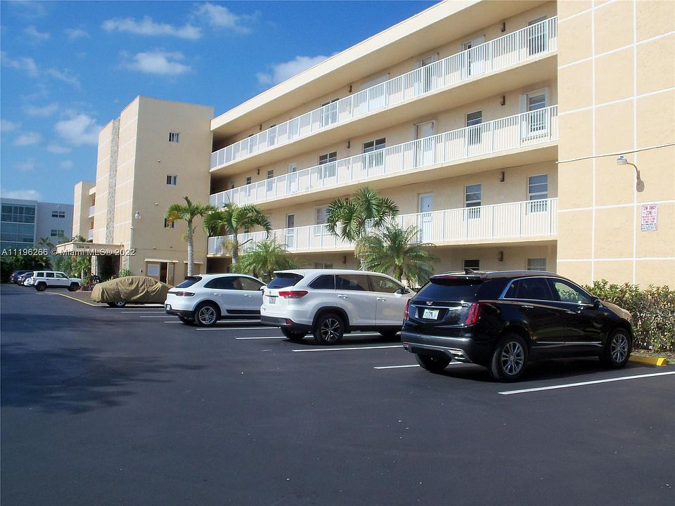 1st image of 1024 SE 4th Ave APT 305