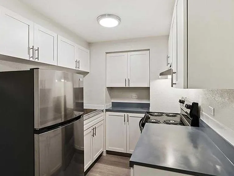 Avon South Apartments — Photo 2