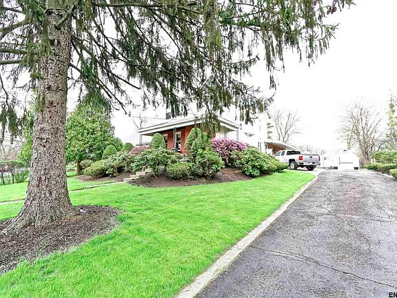 4th image of 133 Oakwood Ave