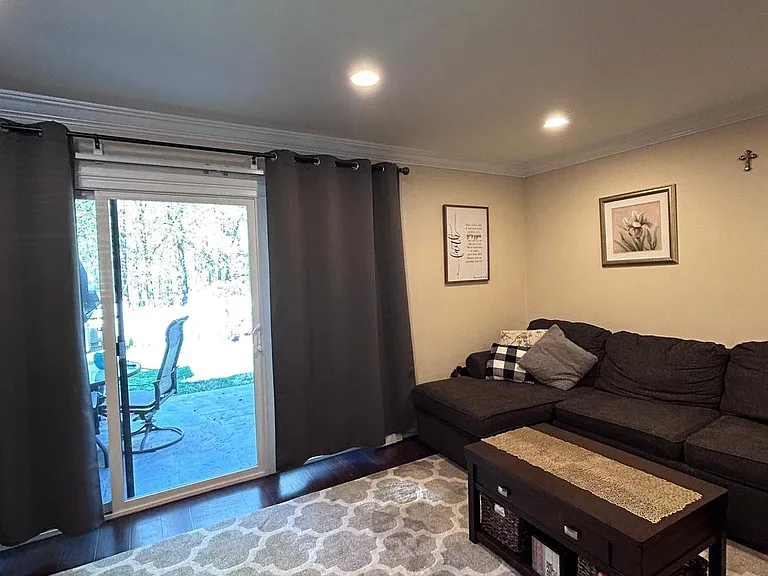 10 Devon Ct — Photo 13