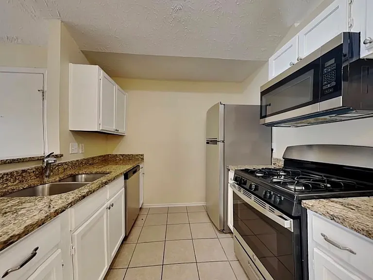 3903 Mattingham Dr — Photo 2