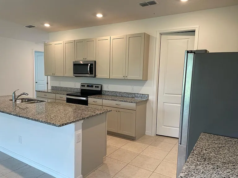711 Steerview St — Photo 16