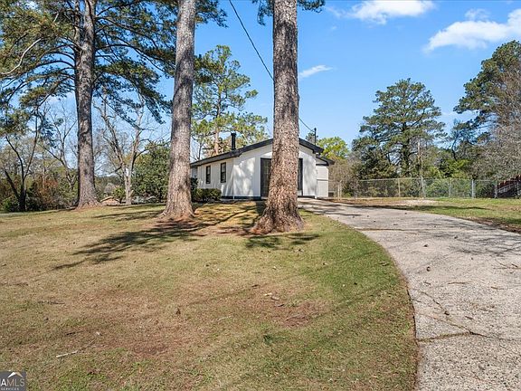 3rd image of 1024 Normandy Rd