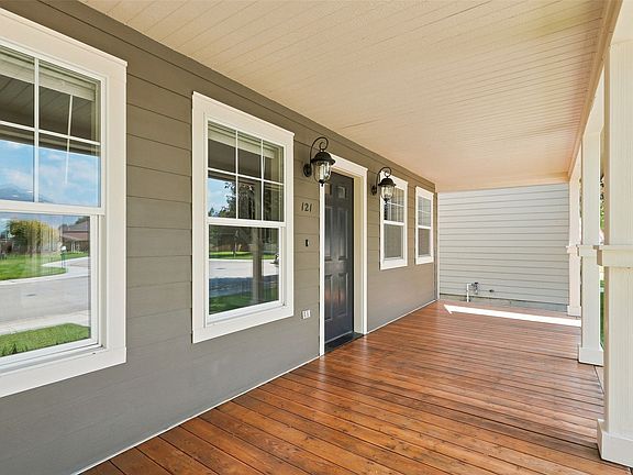 4th image of 121 Silverberry Ln