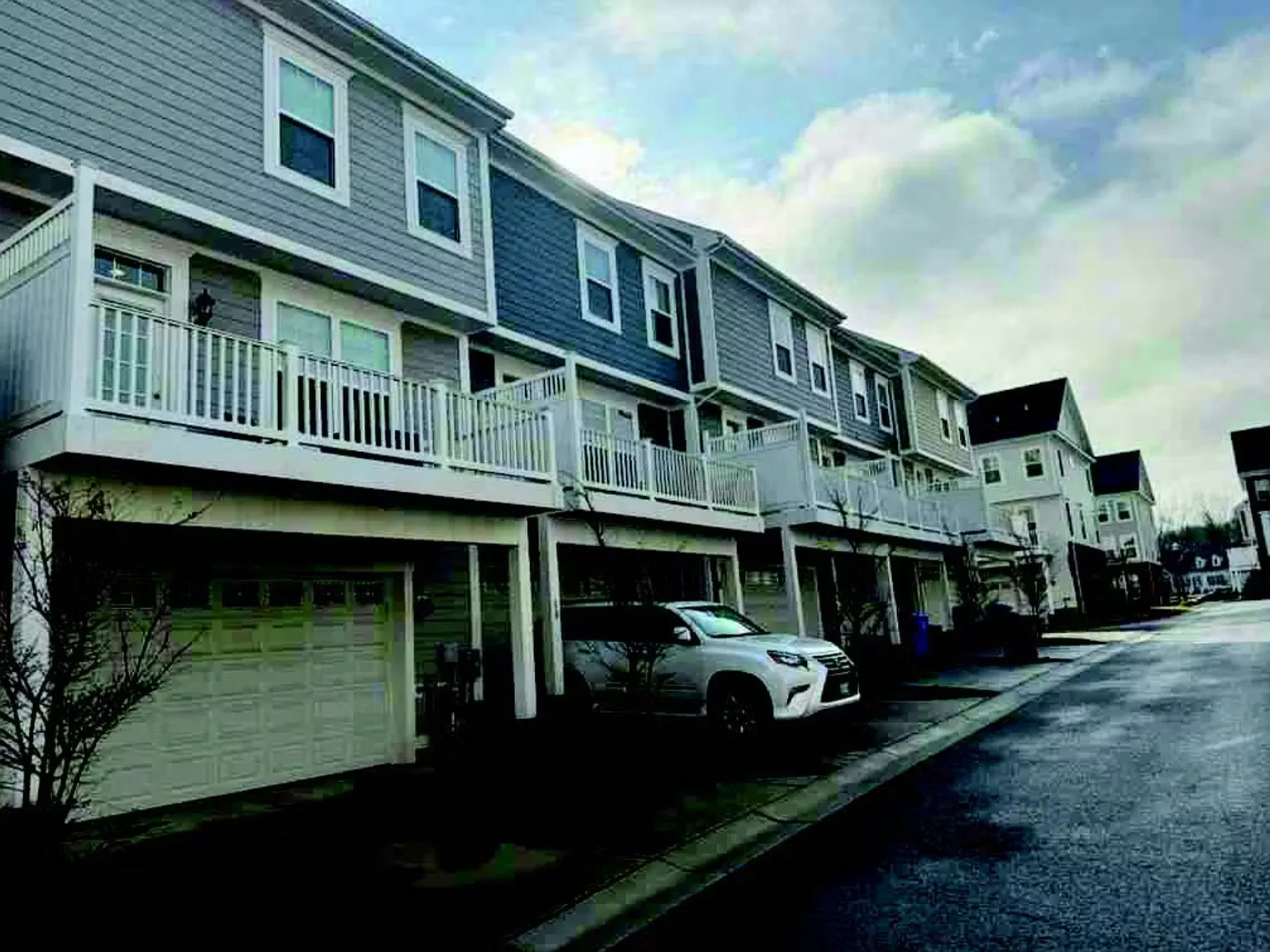 3 bed, 3.5 bath, 2341 sqft, $3,175 — Photo 4