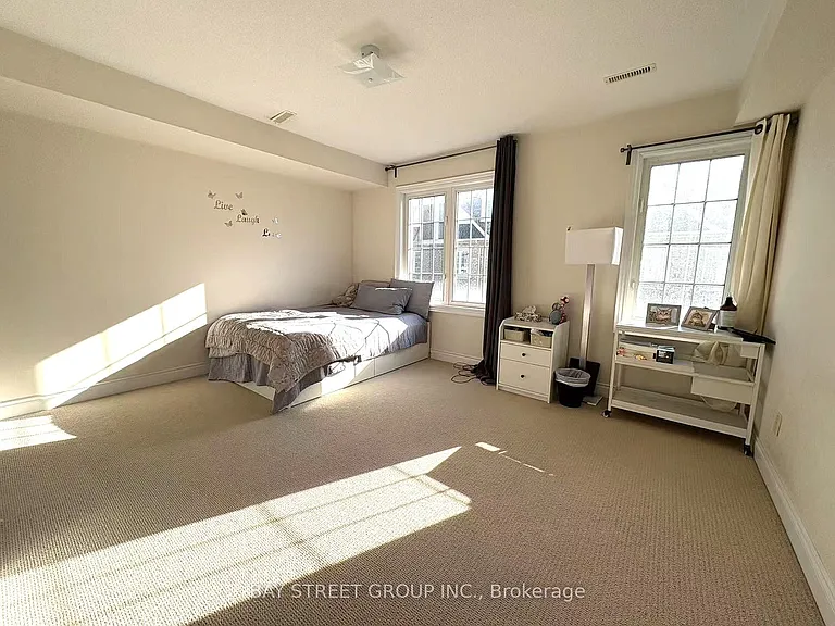 9 Strawflower Mews — Photo 9