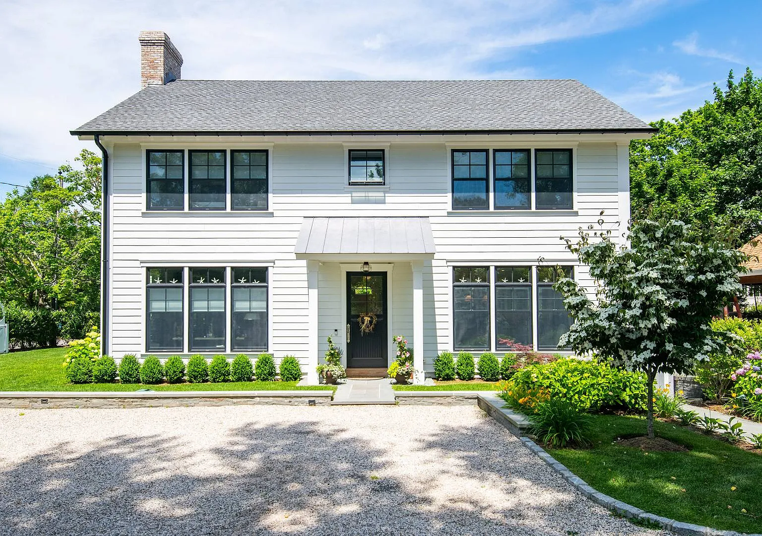 New Compound With A Pool Close To Sag Harbor Village — Photo 2
