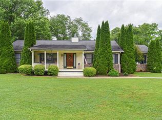 44 Driftwood Ln, Mills River, NC 28759