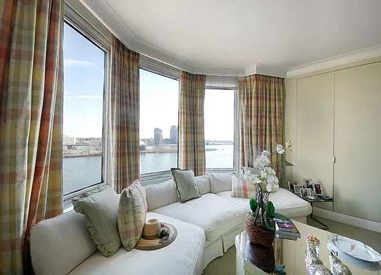 Sold by Warburg | media 6