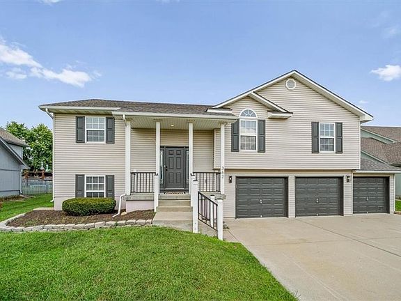 2nd image of 362 SW Chatham Pl
