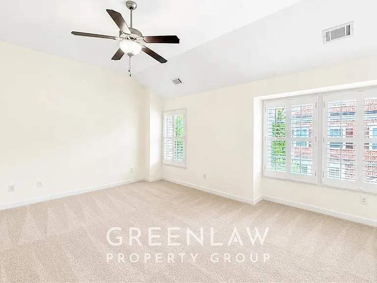 7403 Lowery Oak Dr — Photo 32