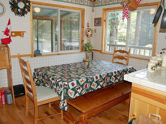 Kitchen Eating Area