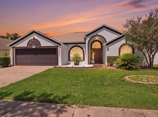 2210 Towering Oaks Cir, Seffner, FL 33584