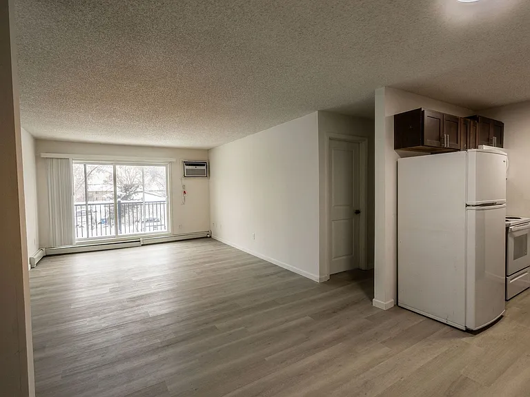 Pointe Apartments — Photo 17