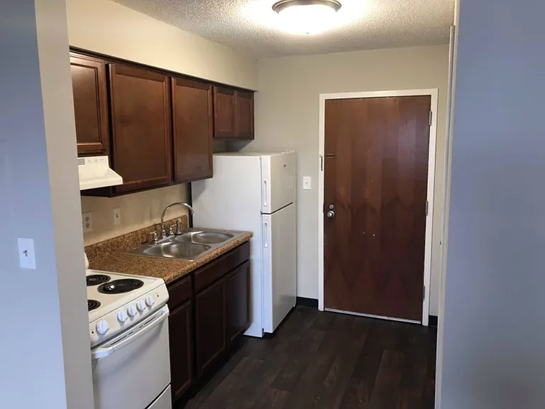 Westgrove Tower Condominiums — Photo 19