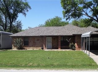 516 S Jefferson St, Pilot Point, TX 76258
