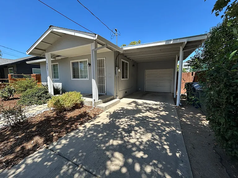 4607 11th Ave — Photo 2