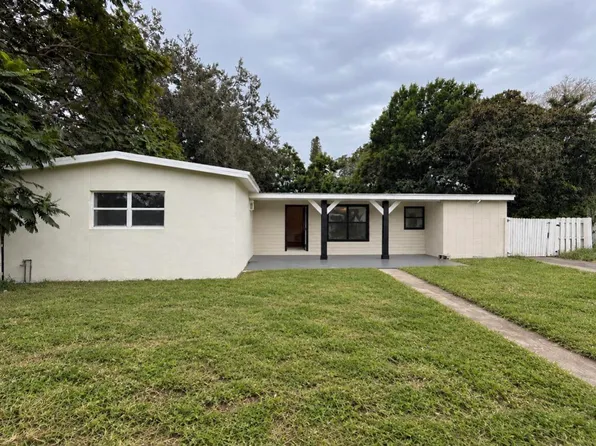 180 SE Serenata Court, Port St Lucie, FL 34983