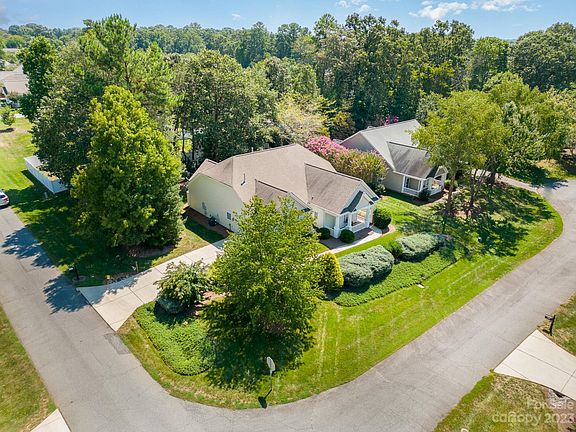 4th image of 7992 Salem Springs Dr