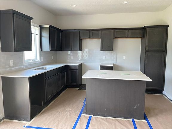 3rd image of 15123 Goldenrod Dr