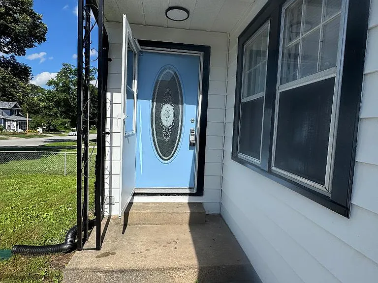 1807 E Walnut St — Photo 13