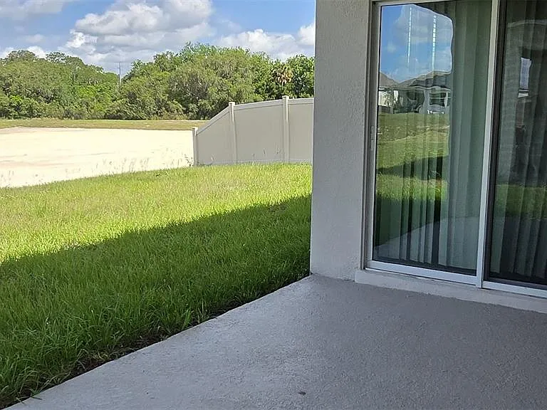 1136 Belfast Pl — Photo 12
