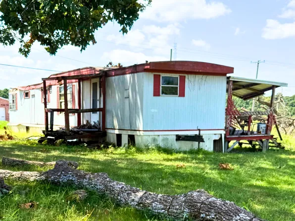 106 W Walnut Street, Everton, MO 65646