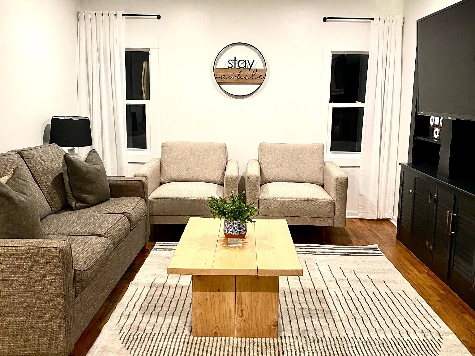 3 bed, 1400 sqft, $2,950 — Photo 2
