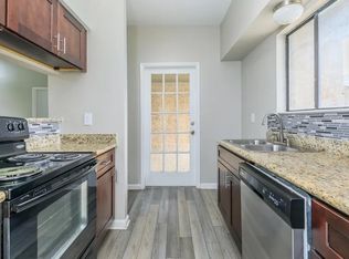 1230 E Walnut St #1B-1BA-622SQFT, Seguin, TX 78155