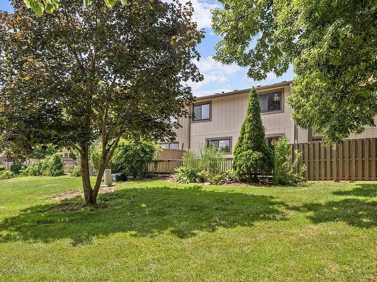 713 Acadia Ct — Photo 27