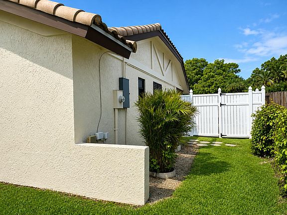 4th image of 6995 NW 5TH Avenue