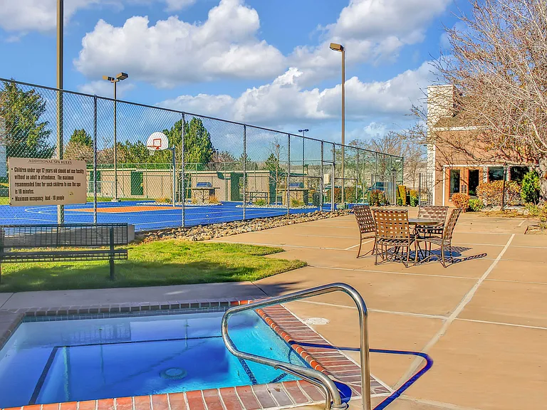 The Lodge at McCarran Ranch Apartment Homes — Photo 20