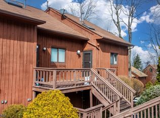 1 Augusta Dr, Vernon, NJ 07462