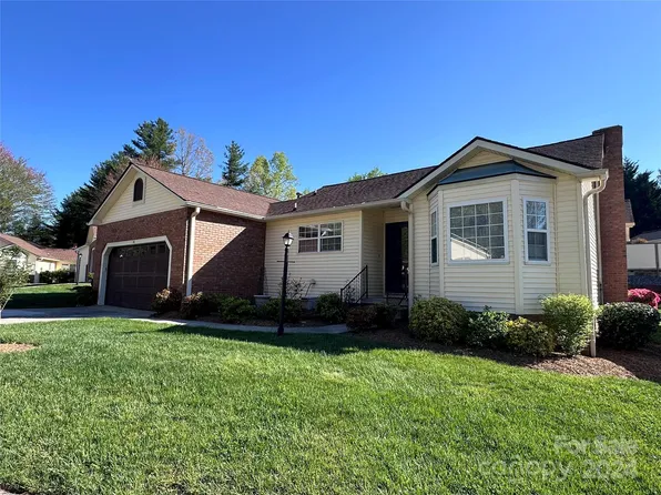 141 Exeter Ct, Hendersonville, NC 28791