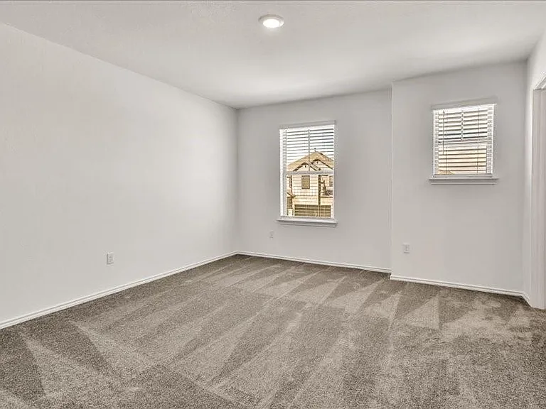 140 Banyon Dr — Photo 22