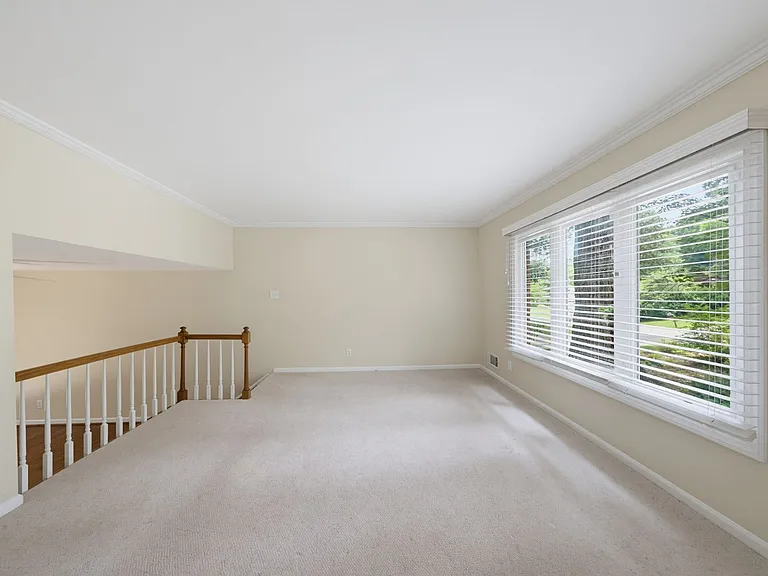 1003 Manchester Dr — Photo 5