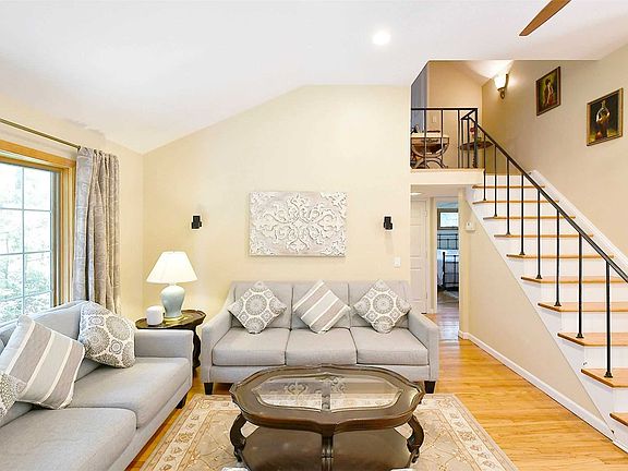 4th image of 23 Meriden Pl
