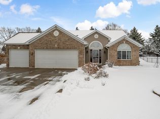 3690 Commonwealth Rd, Woodbury, MN 55125