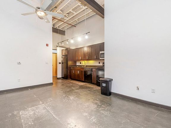 3rd image of 616 Hull St #128