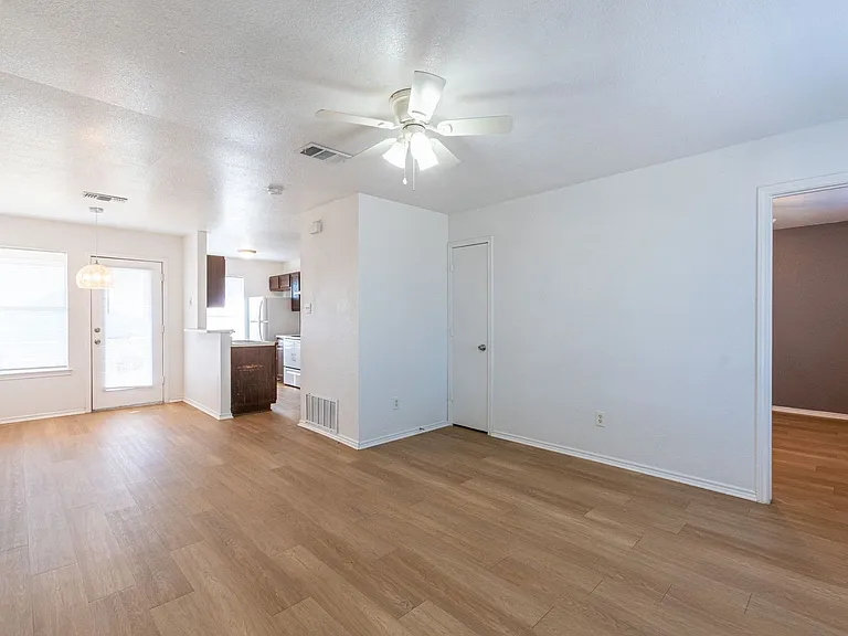 5904 Greengate Dr #D — Photo 4