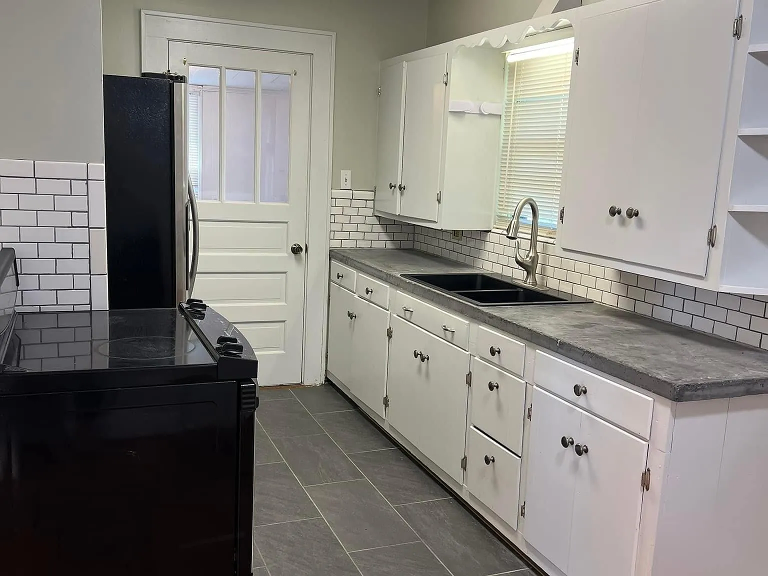 2 bed, 750 sqft, $1,200 — Photo 2