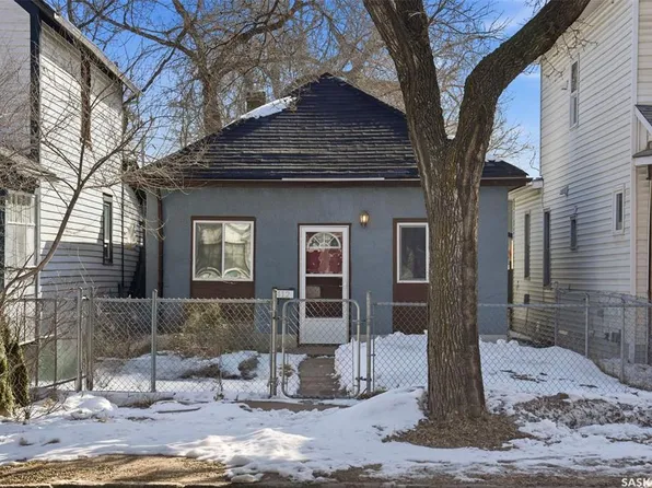 412 H AVENUE S, Saskatoon, SK S7M 1W5