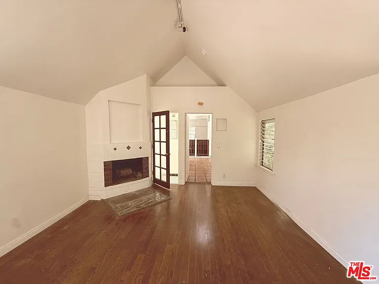 1924 1/2 Lake Shore Ave — Photo 2