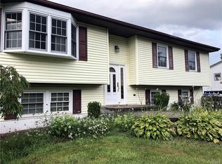 11 Applesauce Ln, Wappingers Falls, NY 12590