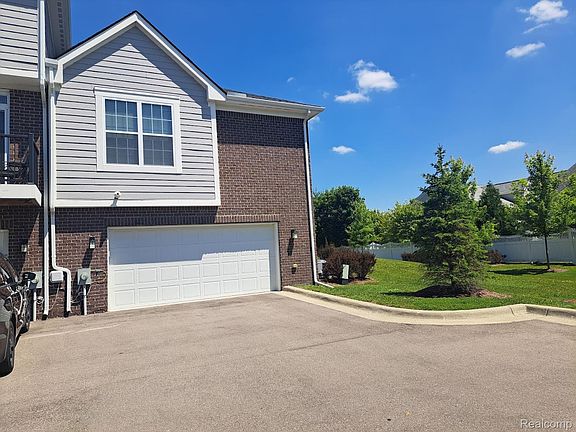 3rd image of 49503 Lantern Way