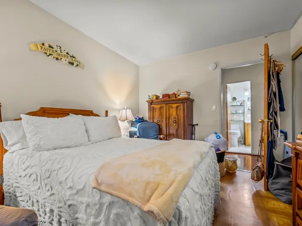 12399 Flatlands Avenue image 11 of 19