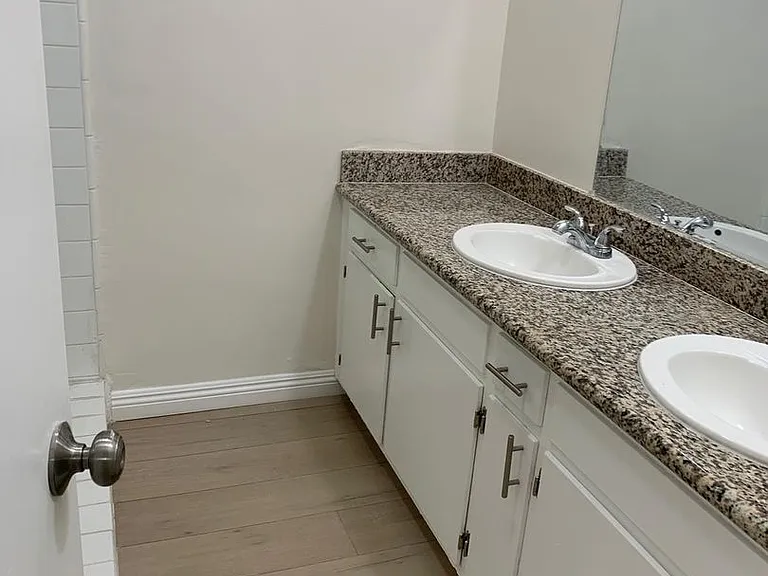 5000 Coldwater Canyon Ave — Photo 35