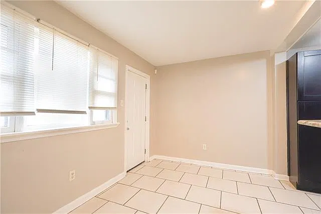 5 bed, 3.0 bath, 2877 sqft, $2,500 — Photo 3