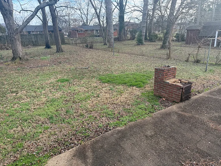2602 Waltham Dr NE — Photo 26